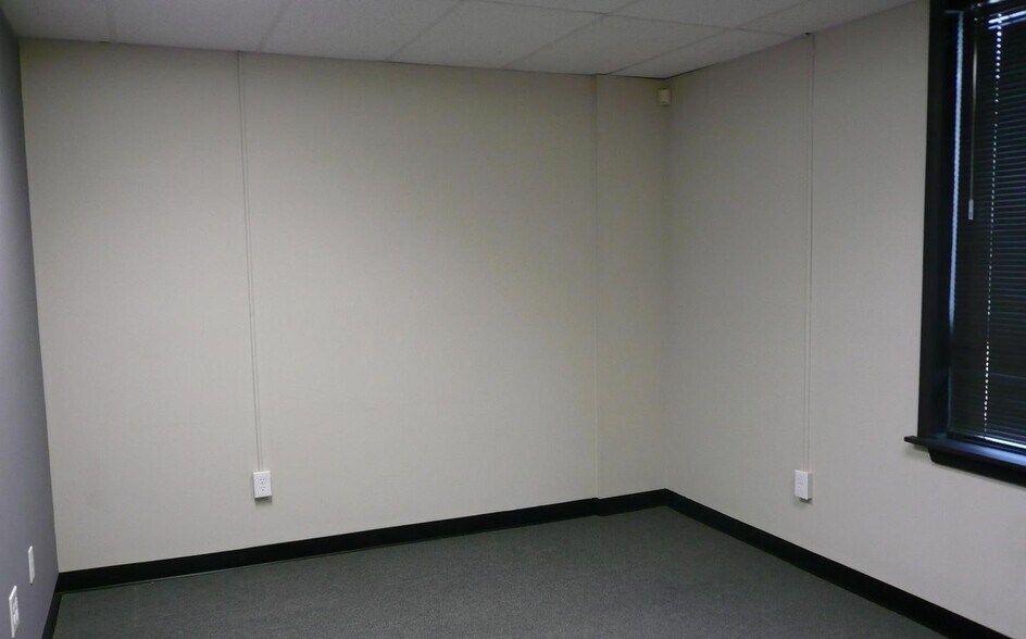 More Photos Of 118 Dickerson Rd, North Wales Office For Lease