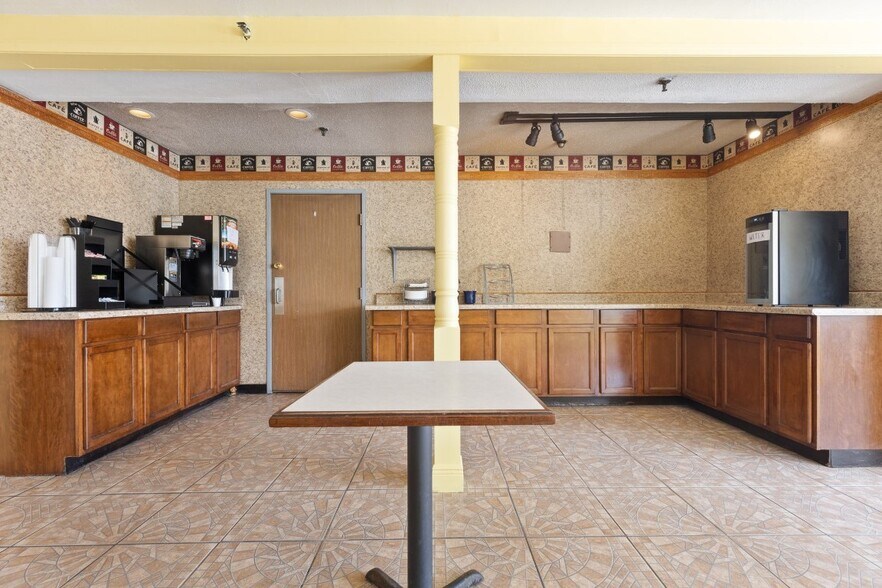 More Photos Of 912 US Highway 65/82 South, Lake Village Hotel For Sale