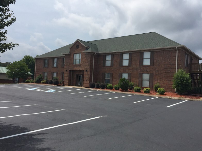 More Photos Of 130 Hillcrest Dr, Clarksville Medical For Lease