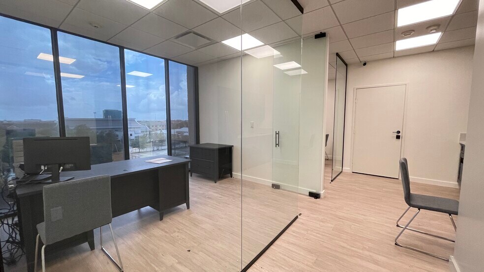 More Photos Of 6100 Corporate Dr, Houston Office For Sale