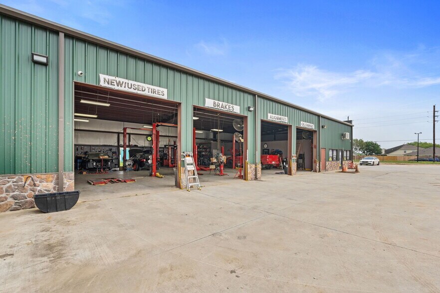 More Photos Of 6217 Fry Rd, Katy Auto Repair For Sale