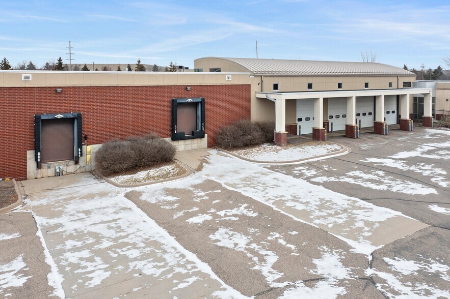 More Photos Of 11180 86th Ave N, Osseo Flex For Lease