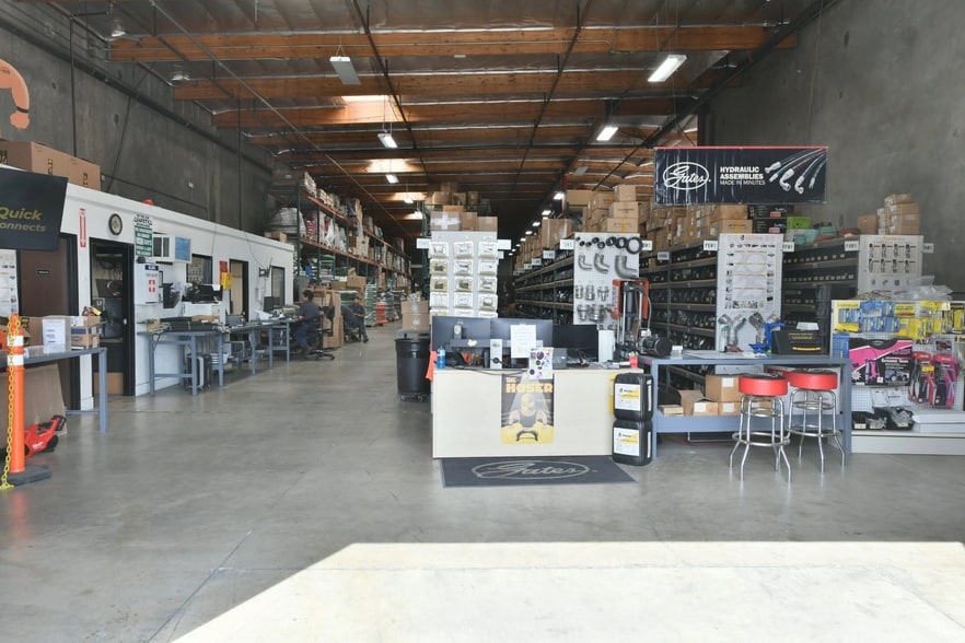 More Photos Of 3051 E Maria St, Rancho Dominguez Warehouse For Lease