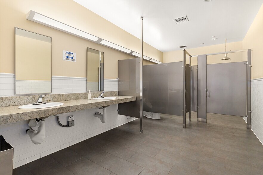 More Photos Of 21329 Nordhoff St, Chatsworth Distribution For Lease