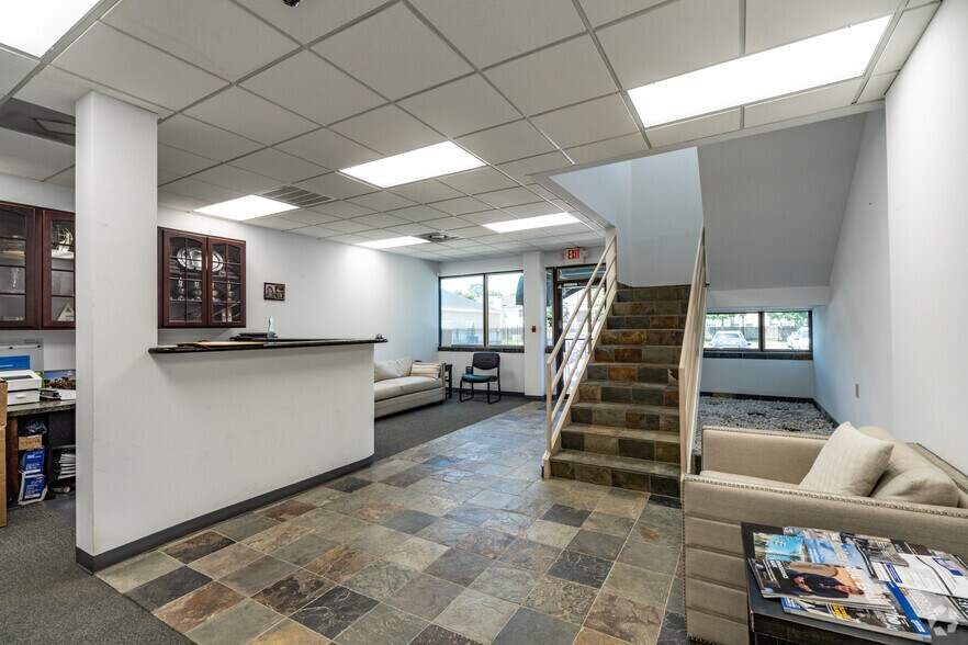More Photos Of 17510 Red Oak Dr, Houston Office For Sale