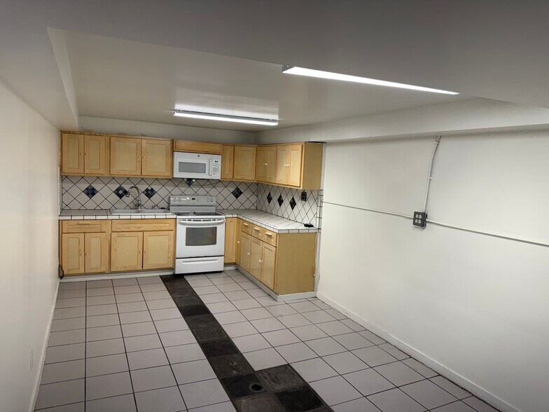 More Photos Of 3814 W 139th St, Hawthorne Warehouse For Lease