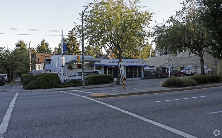 More Photos Of 794 E Broadway, Vancouver Auto Repair For Sale