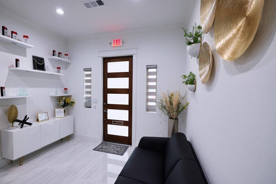 More Photos Of 2681 MacArthur Blvd, Lewisville Medical For Sale
