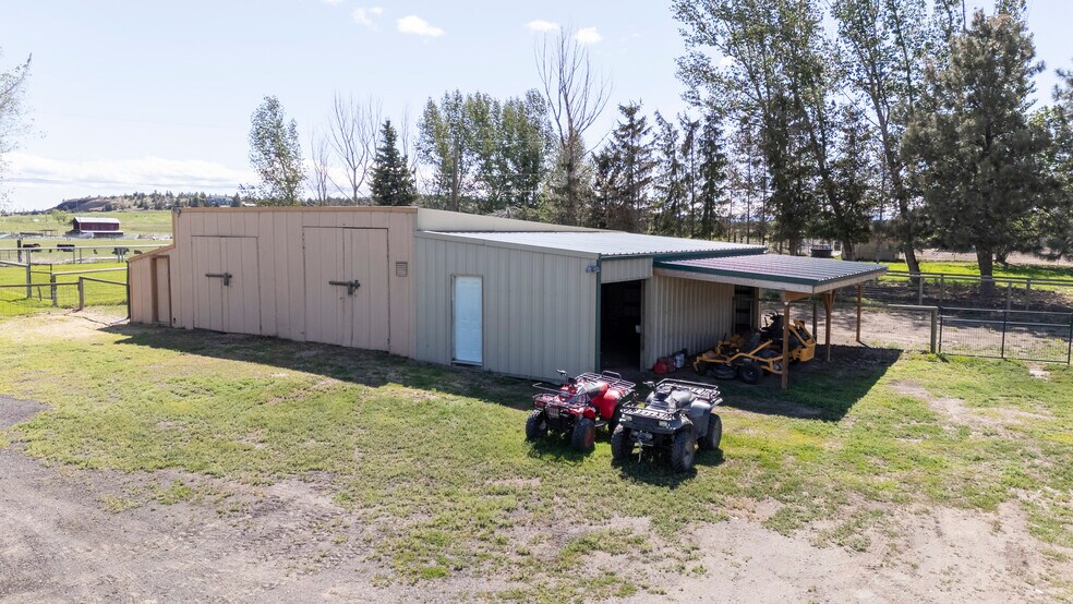 More Photos Of 9101 NW 31st St, Terrebonne Specialty For Sale