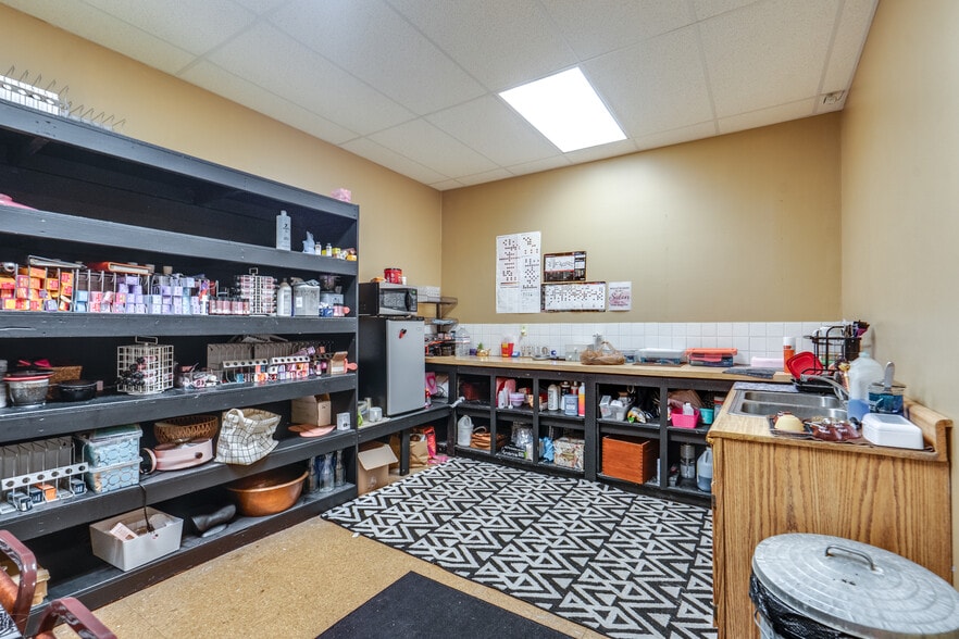 More Photos Of 121-127 E Main St, Ravenna Storefront Retail Office For Sale