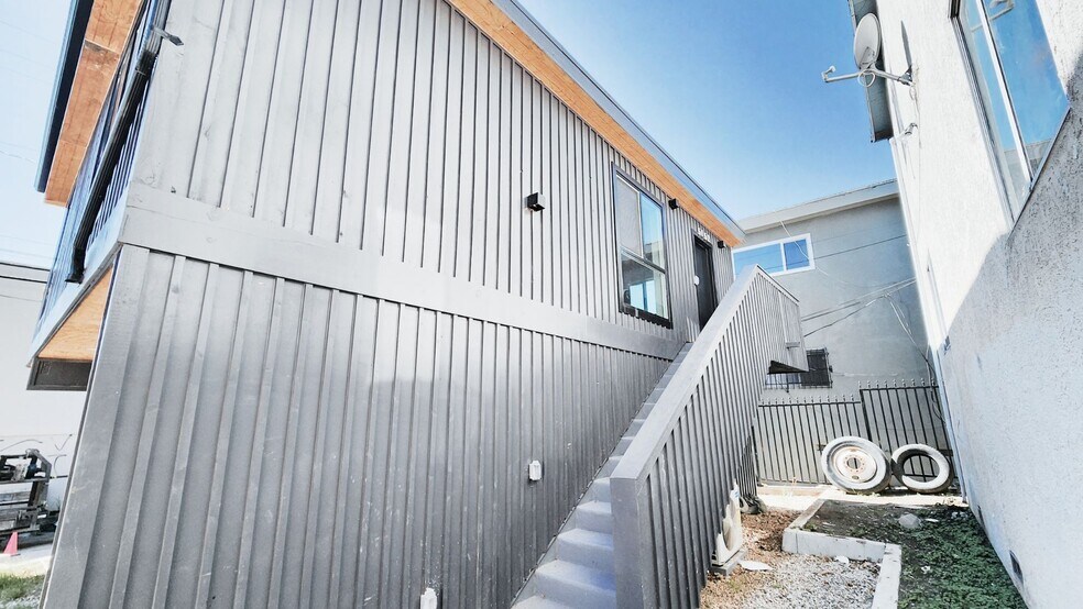 More Photos Of 5150 Ithaca Ave, Los Angeles Multifamily For Sale