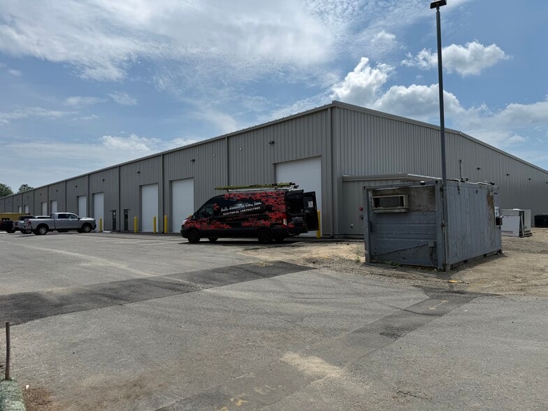 More Photos Of 254 Pleasant St, West Bridgewater Warehouse For Lease
