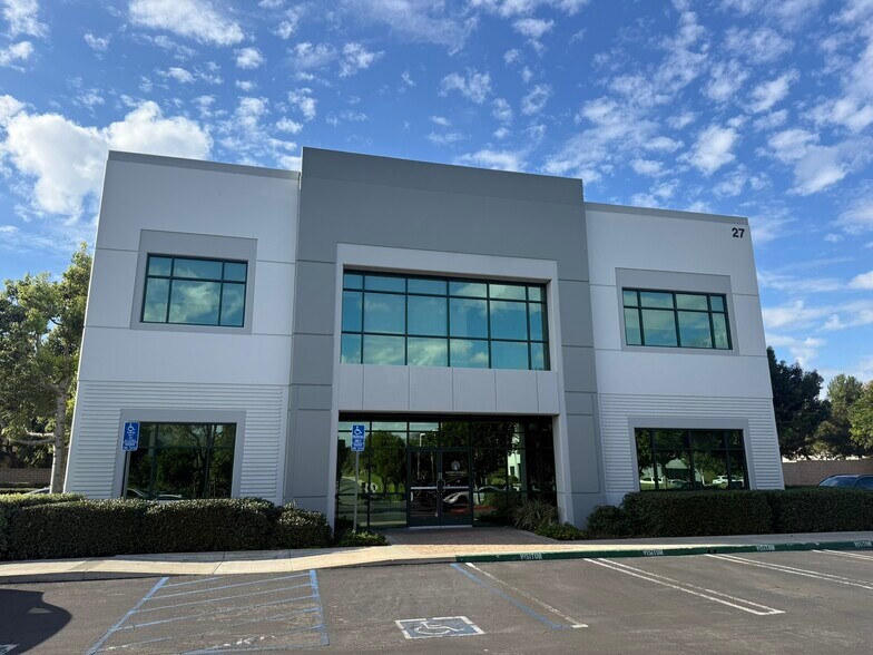 More Photos Of 27 Orchard Rd, Lake Forest Office For Sale