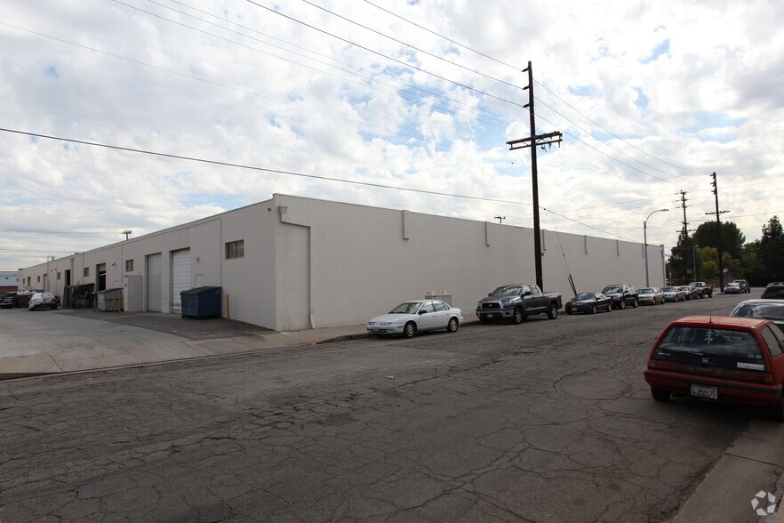 More Photos Of 20123-20127 Nordhoff St, Chatsworth Warehouse For Lease