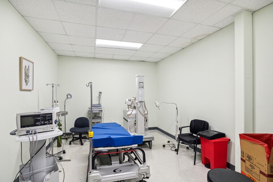 More Photos Of 19007 Highway 59 N, Humble Medical For Sale