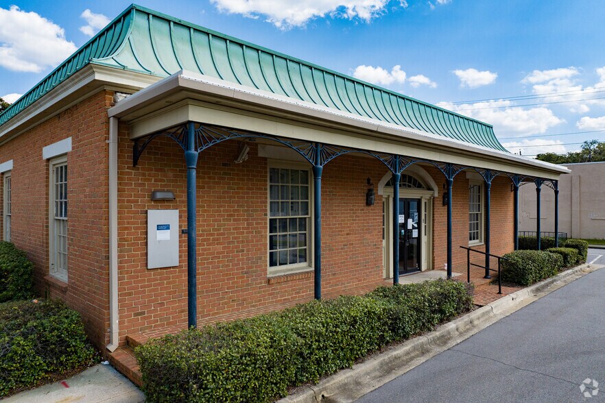 More Photos Of 2505 Abercorn St, Savannah Bank For Lease