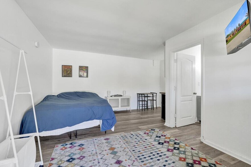 More Photos Of 1422 US 441 SE, Okeechobee Hotel For Sale