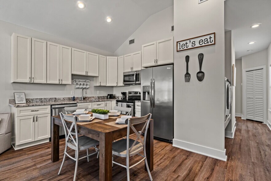 More Photos Of 2906 Sarah Jean Ct, Panama City Manufactured Housing Mobile Home Park For Sale