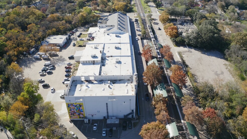 More Photos Of 1300 S Polk St, Dallas Light Manufacturing For Lease