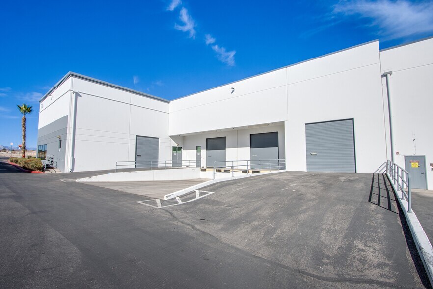 More Photos Of 570 W Cheyenne Ave, North Las Vegas Unknown For Lease