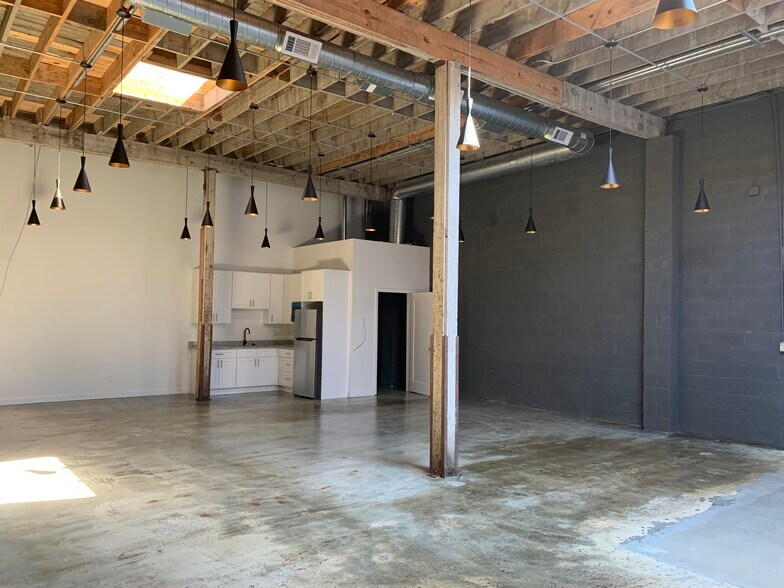 More Photos Of 229 Grant St SE, Atlanta Showroom For Lease