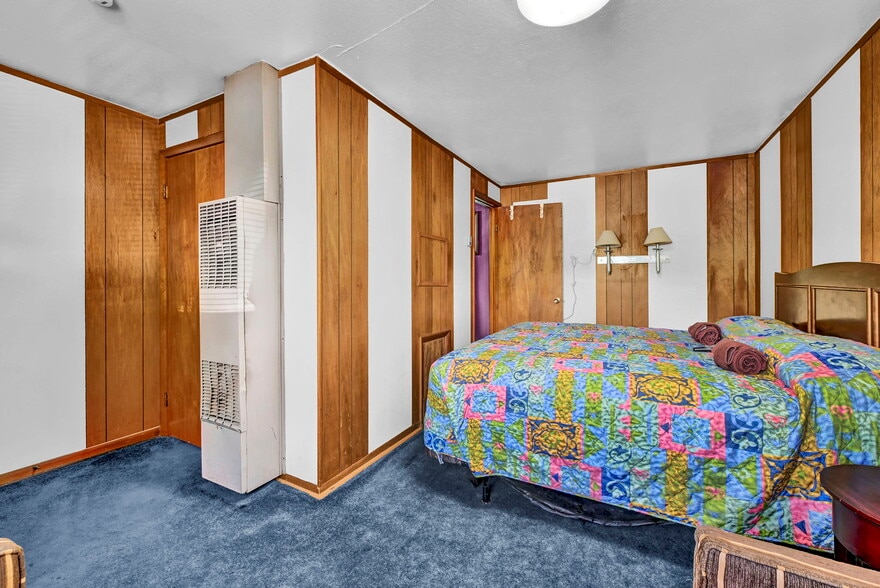 More Photos Of 44077 Oberlin Elyria Rd, Oberlin Hotel For Sale