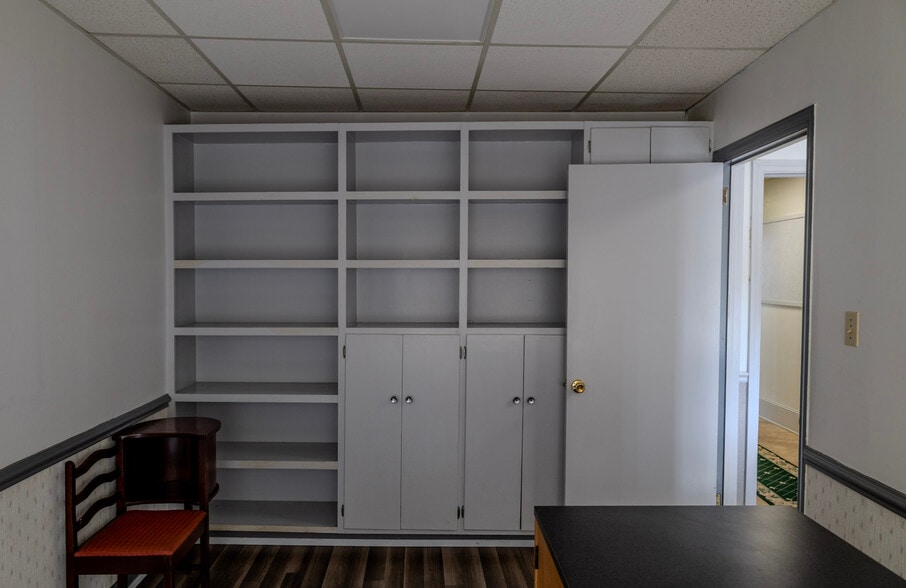 More Photos Of 710 N Walnut St, Fairmont General Retail For Sale