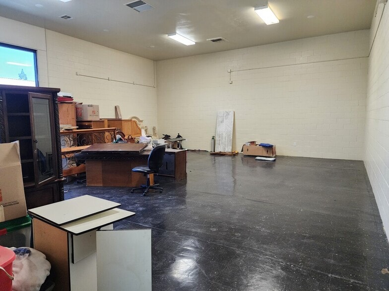 More Photos Of 1515 E Tulare Ave, Tulare Flex For Lease