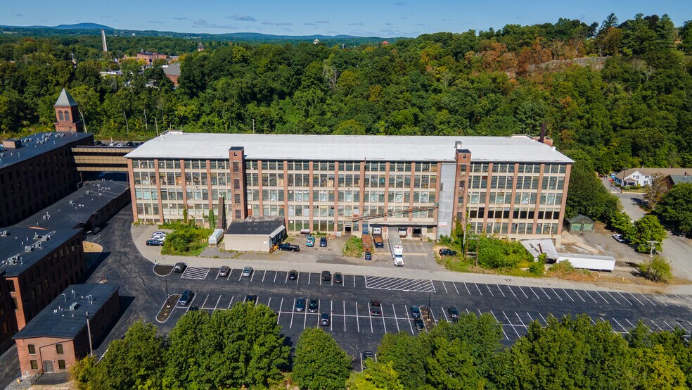 More Photos Of 75 Green St, Clinton Distribution For Lease