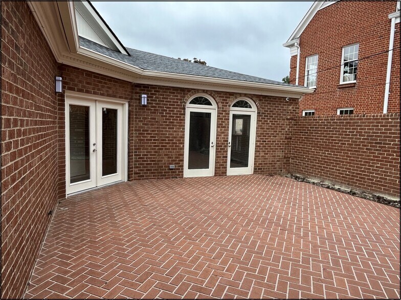 More Photos Of 1500 E 4th, Charlotte Office For Lease