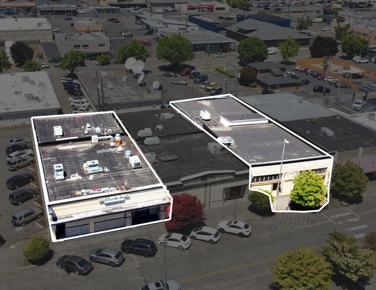 More Photos Of 1125 Commerce Ave, Longview Bar For Sale
