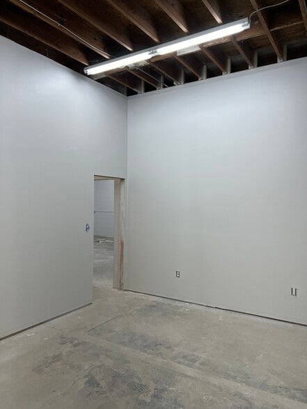 More Photos Of 1602 Arcadia Pl, Jacksonville Warehouse For Lease