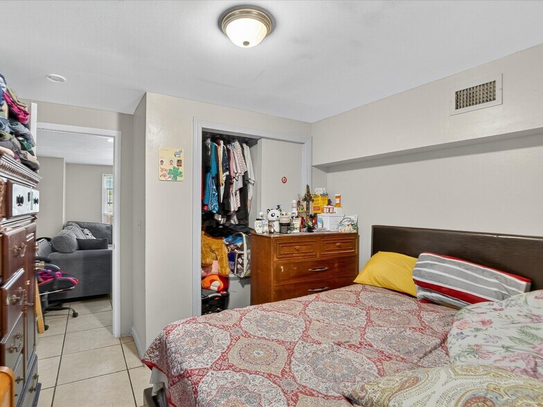 More Photos Of 219 Magnolia Ave, Daytona Beach Storefront Retail Residential For Sale