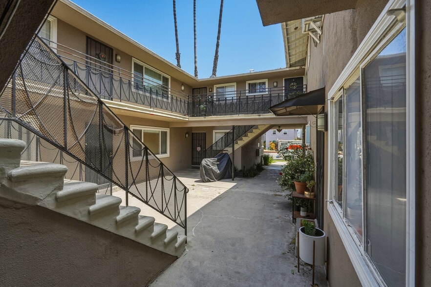 More Photos Of 11401 Washington Pl, Los Angeles Apartments For Sale