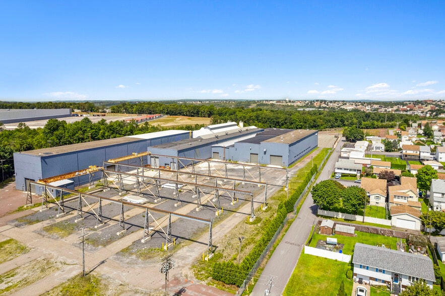 More Photos Of 101 Carleton Ave, Hazleton Manufacturing For Sale