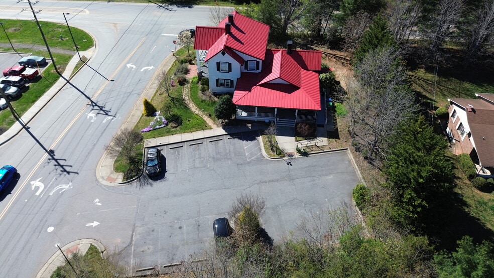 More Photos Of 4 Northcrest Dr, Weaverville Office For Sale