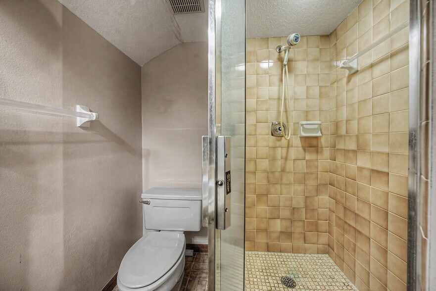 More Photos Of 2160 Laurence Dr, Clearwater Office For Sale