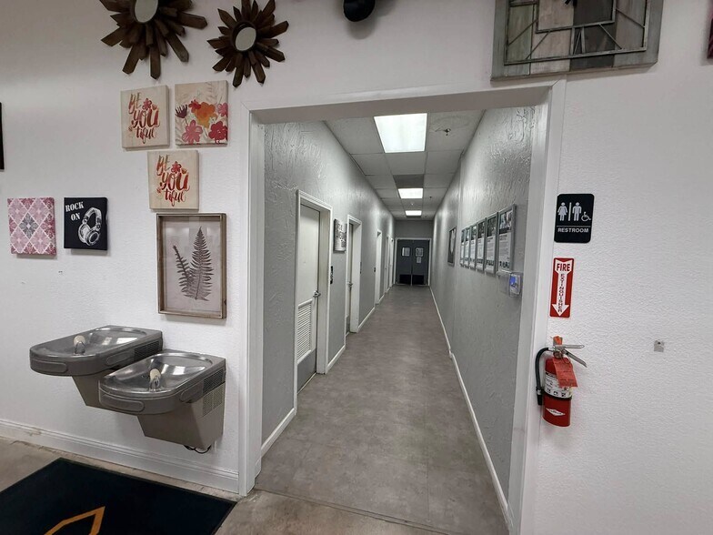 More Photos Of 1000 S Main St, Roswell Freestanding For Sale