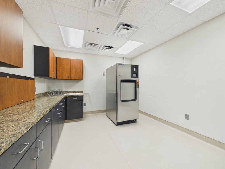 More Photos Of 1000 Centre Brook Ct, Columbus Medical For Lease