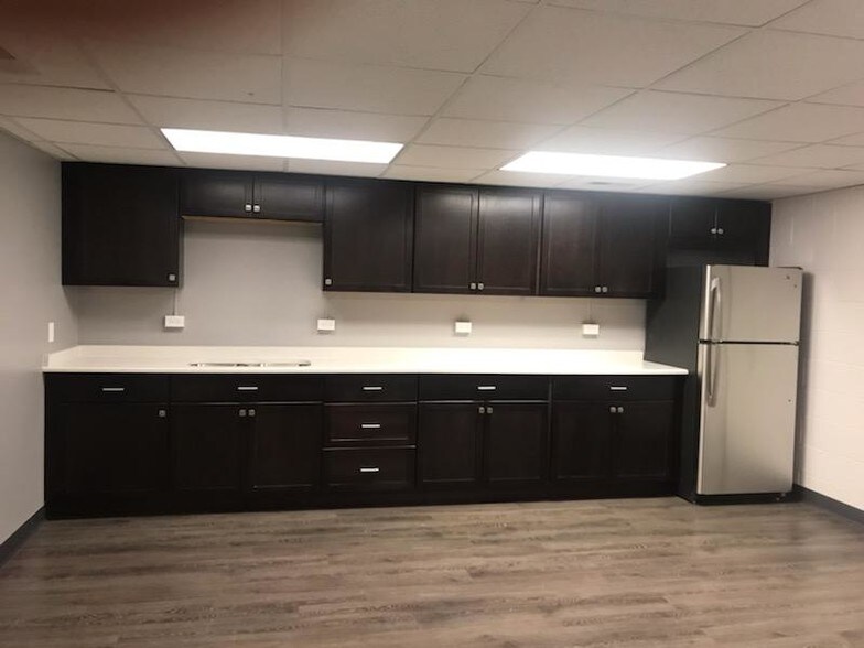 More Photos Of 4439 W Kinzie St, Chicago Warehouse For Lease