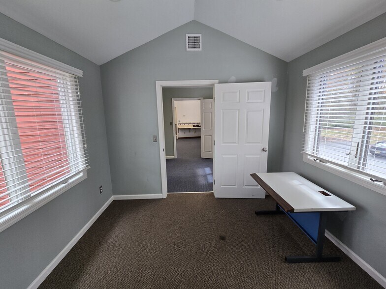 More Photos Of 237 US-206, Sandyston Medical For Sale