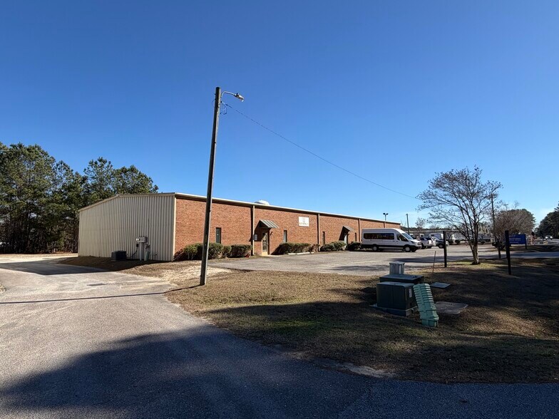 More Photos Of 199 Farmington Rd, Summerville Flex For Sale