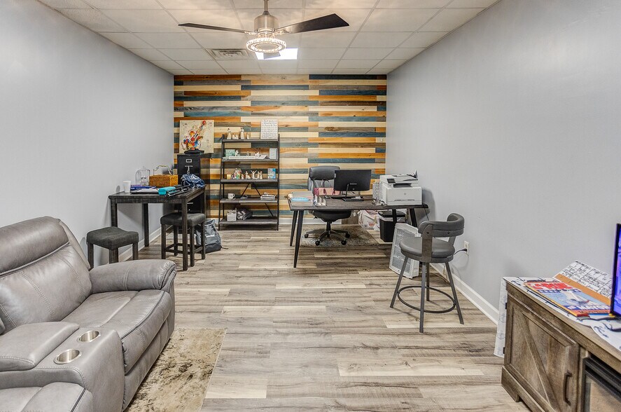 More Photos Of 109 S Park St, Sesser Fast Food For Sale