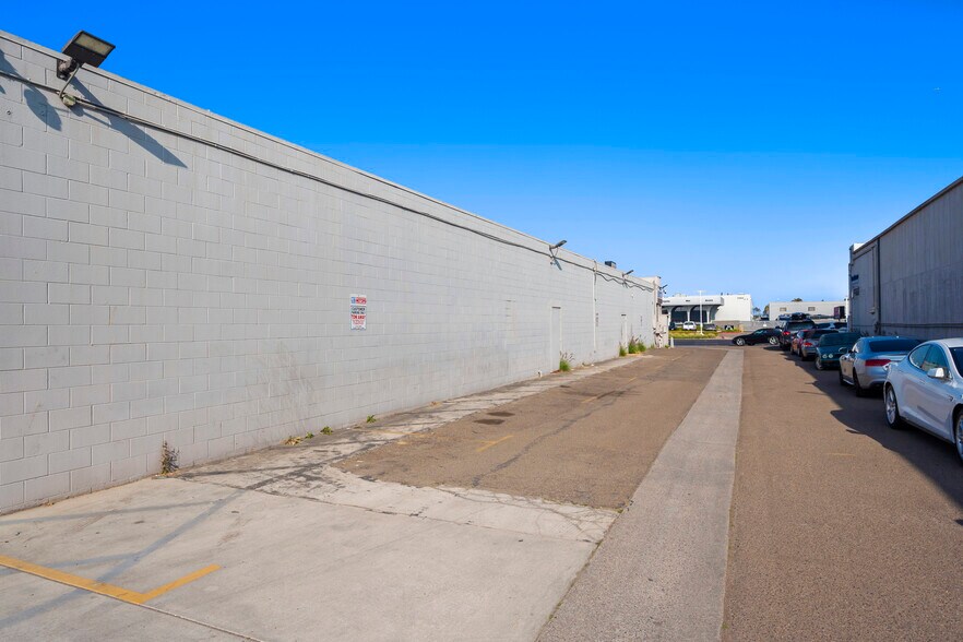 More Photos Of 7865 Balboa Ave, San Diego Freestanding For Lease