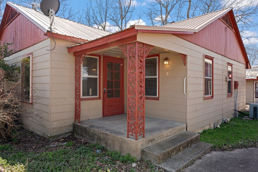 More Photos Of 300 Range St, Marshall Multifamily For Sale