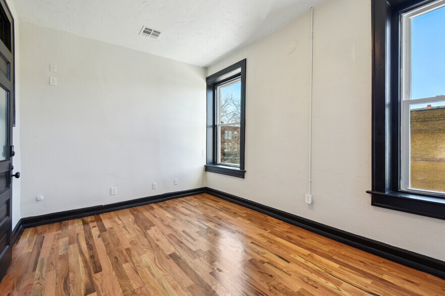 More Photos Of 5 N Park St, Sapulpa Storefront For Lease