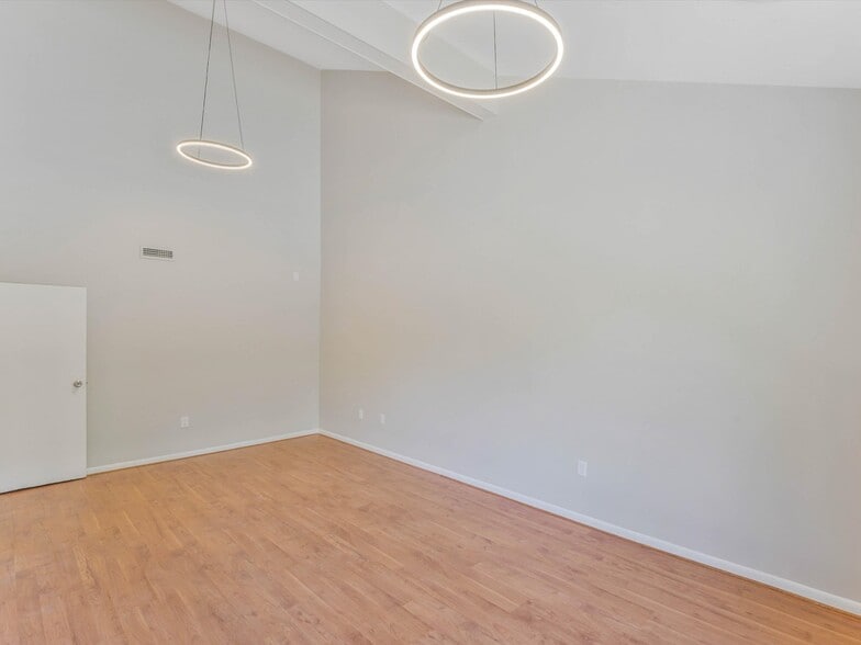More Photos Of 311 Maple Ave W, Vienna Medical For Lease