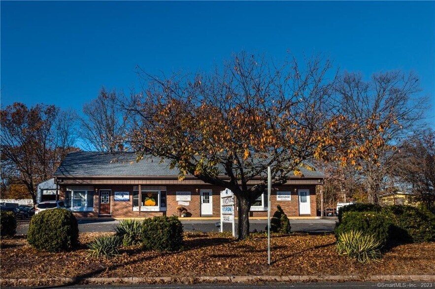 More Photos Of 448 Spring St, Windsor Locks Freestanding For Lease