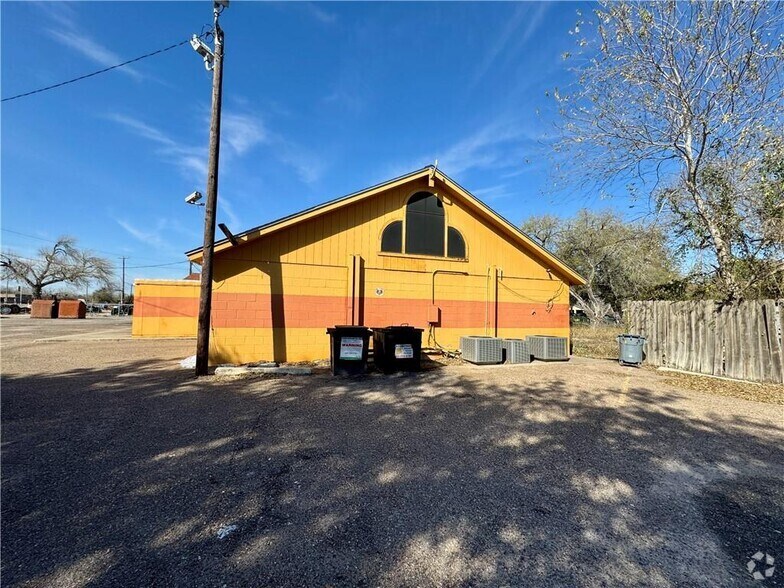 More Photos Of 107 Cecilia St, Alice Restaurant For Sale