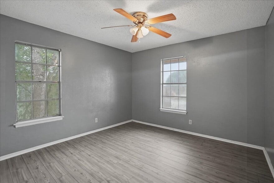 More Photos Of 600 E Crockett St, Beeville Apartments For Sale